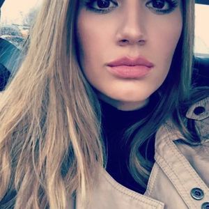 Meet your Posher, Delia